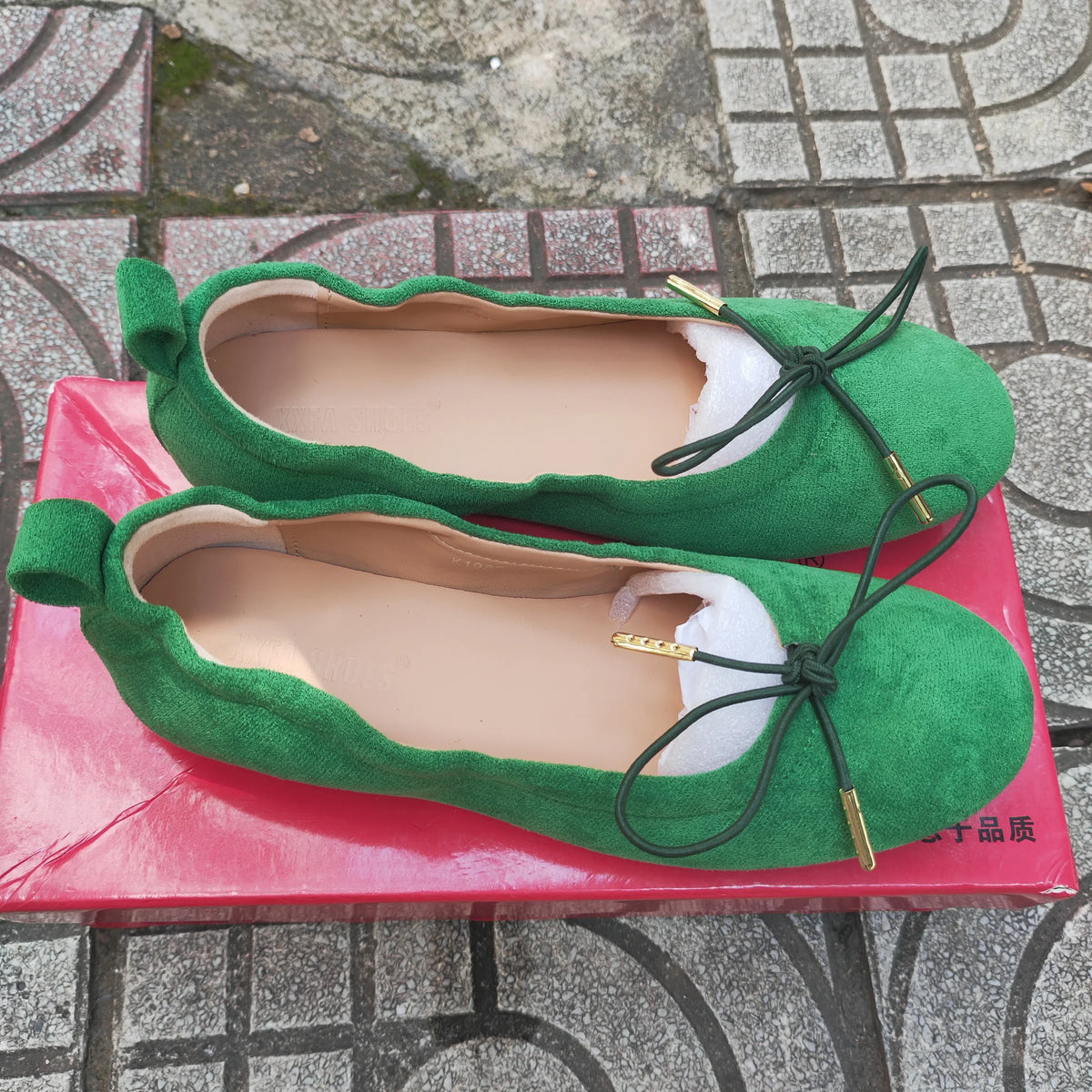 Butterfly-Knot Flat – Bria