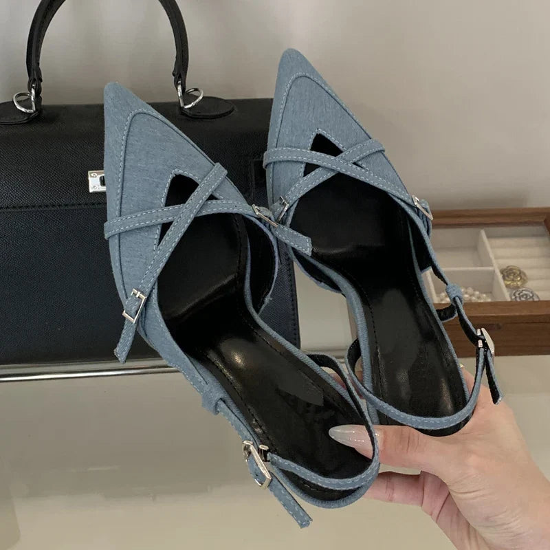 Pointed Buckle Pump – Bela