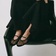 Buckle-Strap Mesh Flat – Dara