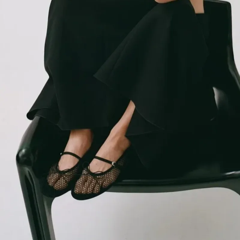 Buckle-Strap Mesh Flat – Dara